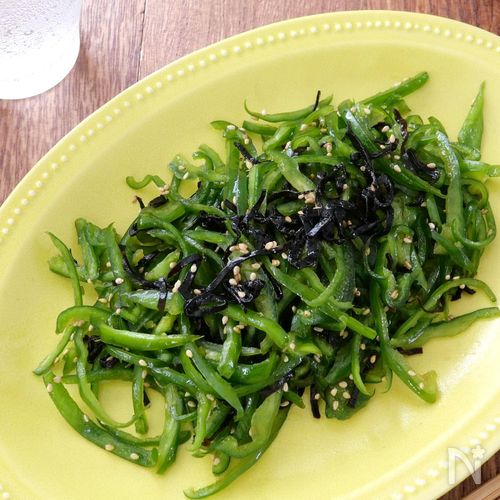 シャキッと香る！生ピーマンの塩昆布あえ