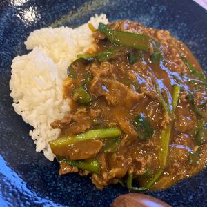 ぷぷまま‎🤍の作ってみた!投稿(にらと牛肉の絶品スピードカレー)