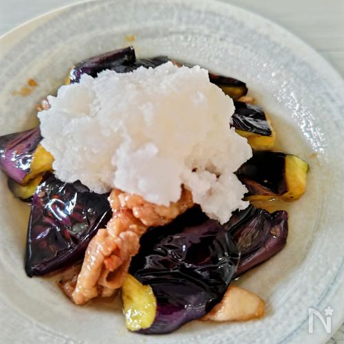【ナスと豚肉の旨炒め】大根おろしを添えてさっぱり食べられます