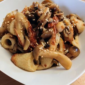 まゆのの作ってみた!投稿(旨みたっぷり♩しめじとちくわの醤油麹きんぴら)