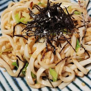 M＊Pの作ってみた!投稿(簡単なのにめちゃうまっ♪塩昆布たぬき焼うどん)