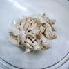 レンジで簡単「鶏ささみ肉ときゅうりのゴマ酢和え」の工程3