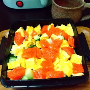 チョロリスの作ってみた!投稿(切ってのせるだけ！簡単かわいいコロコロちらし寿司)