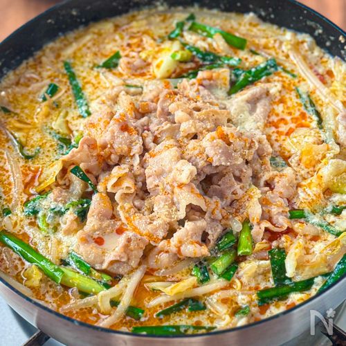 簡単10分!家にある調味料で濃厚コクうま◎【豚バラ担々鍋】