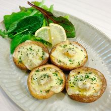 宅飲みに【簡単】バル風♡しいたけのガリバタチーズ焼き