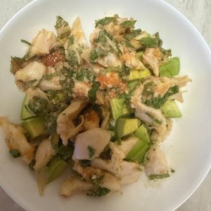 かよの作ってみた!投稿(『サラダチキンアレンジ 』アボカドとチキンのたらこバター和え)
