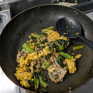1485848の作ってみた!投稿(【牛肉の小松菜のふわたまオイスター炒め】簡単こってり味♡)
