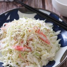 やみつき!ごま油香る♡カニカマとキャベツの旨塩マヨサラダ