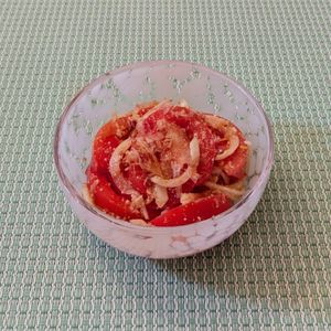 𝔂𝓾𝓶𝓲🍓の作ってみた!投稿(トマトと新玉ねぎのまろやか醤油サラダ)
