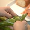 旬を味わうバケットのおつまみ‼︎『そら豆ブルスケッタ』の工程1