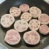 ひと工夫で美味しさアップ！【れんこんの肉詰め風照り焼き】の工程3