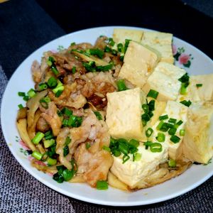 ヴェルの作ってみた!投稿(ワンパン10分！【豚こま肉と豆腐のすき煮】ご飯すすむ甘辛味♩)