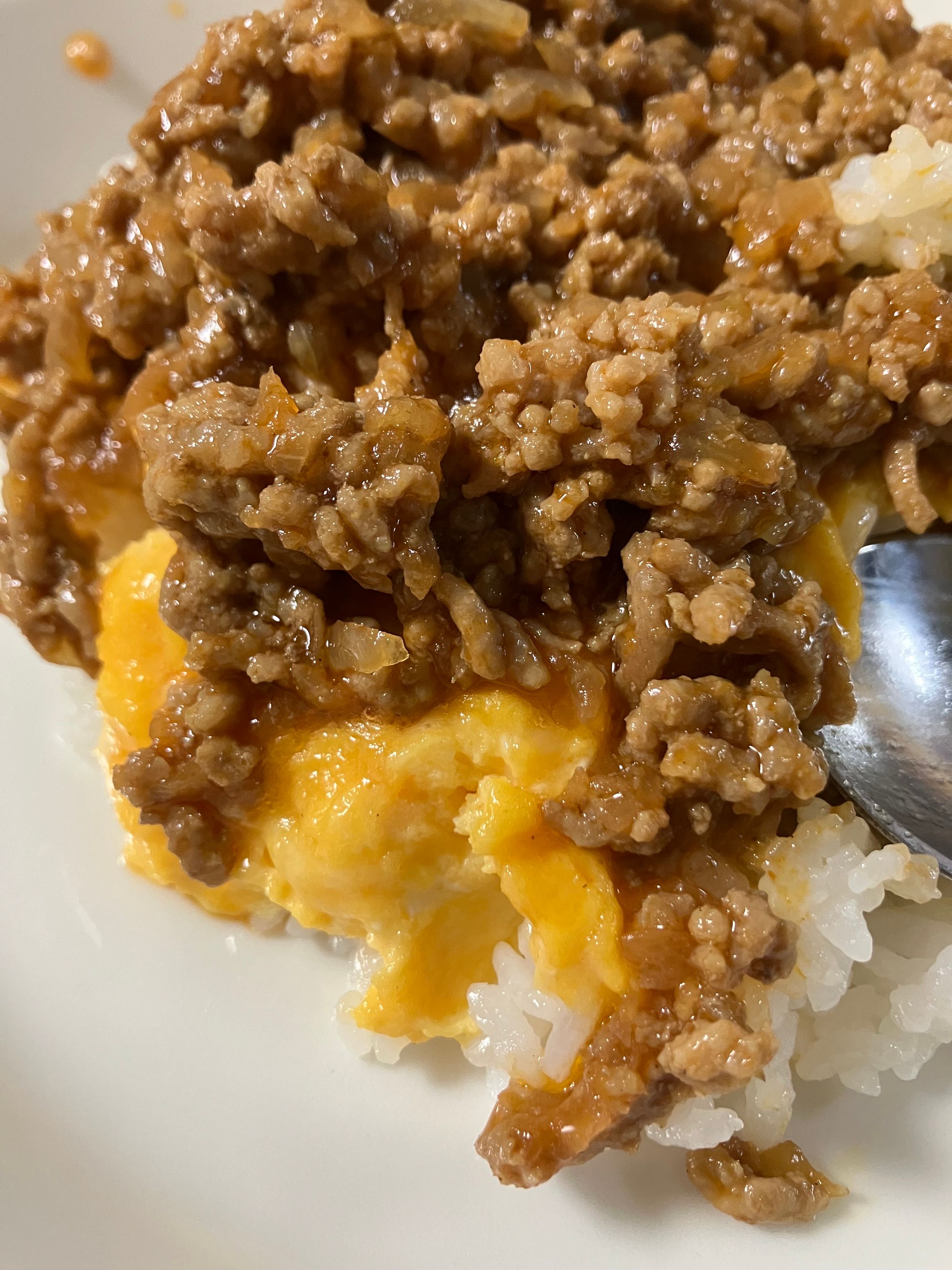 チーたまカレーそぼろご飯】包丁不要♡5分で絶品♬ランチにもの作って