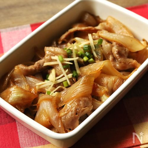 【新玉ねぎと豚バラの生姜焼き】とろけるような甘さが人気♪