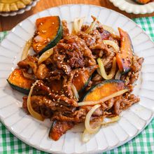 【かぼちゃと豚こま肉のスタミナ炒め】焼肉のたれで!男子も喜ぶ