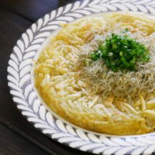 山盛りしらすで食べる　カリッ！もちっ♡じゃがいもガレット