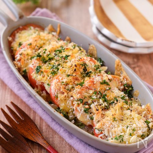 【トマトとベーコンのチーズパン粉焼き】火を使わず簡単に!