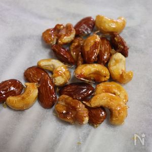 カラメルナッツのココアスノーボールクッキー | レシピサイトNadia