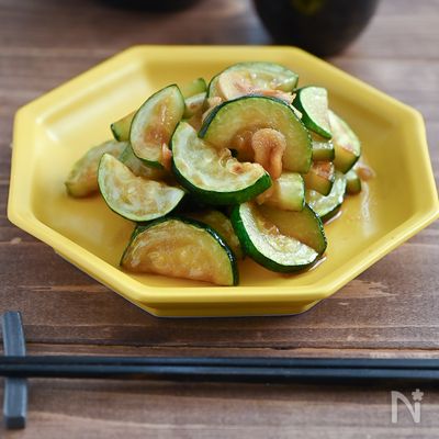 メイン食材1つだけ！ズッキーニのにんにく醤油炒め
