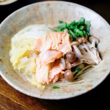 【塩ざけと白菜のしょうが鍋】食べればほっこり♪