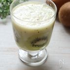 材料２つ。キウイの甘酒スムージー。