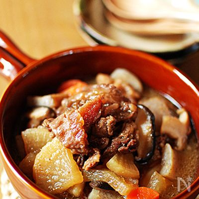 栄養満点!具だくさんの牛すじ煮込み
