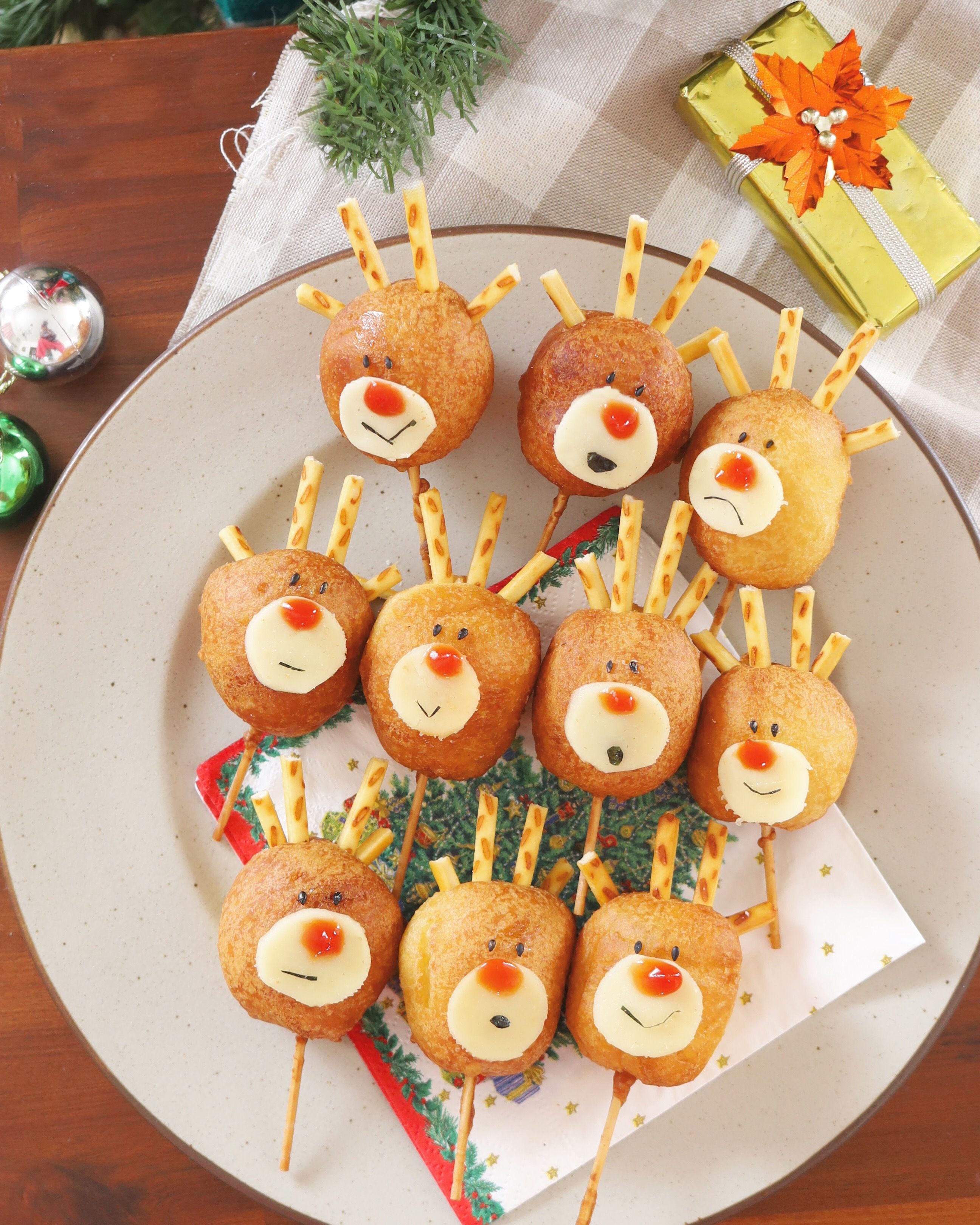 クリスマスに☆HMで♪トナカイのミニアメリカンドッグ | レシピサイトNadia