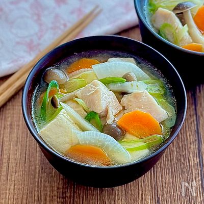ほっこり優しい味・鶏肉と根菜の塩麹スープ