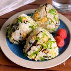 具沢山で食べごたえ抜群！栄養豊富な「豆苗のキツネおむすび」
