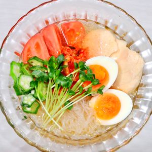 まゆの作ってみた!投稿(【大人気！焼肉屋さんの冷麺風そうめん】汁まで完食)