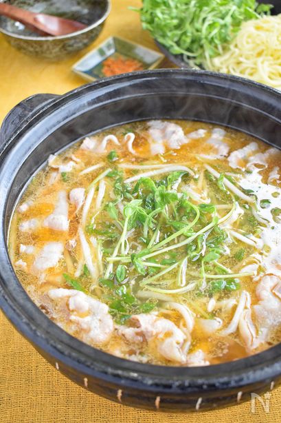 無限ごま油鍋 （豚・豆苗・もやし）