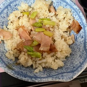 さっちゃんの作ってみた!投稿(うまみたっぷり！アスパラベーコンのおにぎり)