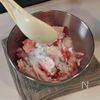 食材たった2つ。彼女,家族の胃袋を掴める【豚肉の青椒肉絲】の工程1