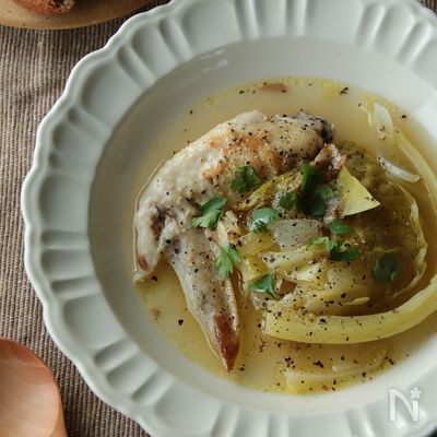 【パンに合うスープ】手羽先とキャベツの洋風スープ