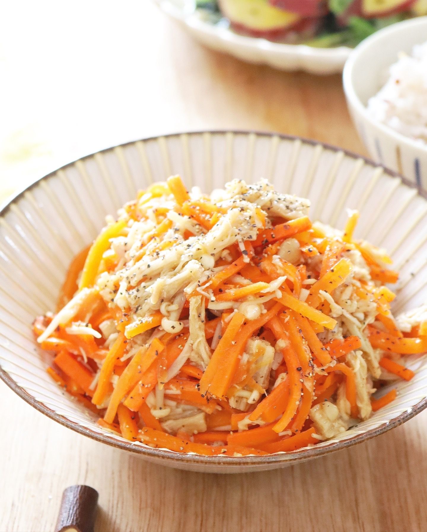 レンジで4分！【にんじんとえのきの無限ツナ和え】お弁当にも