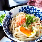【火を使わず5分で完成】とろけるチーズと明太子のかま玉うどん