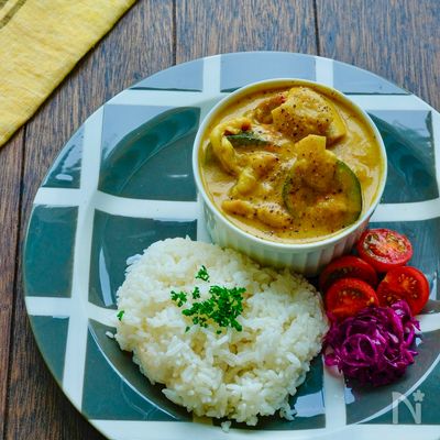 鶏肉と夏野菜のココナッツカレー【簡単なのに本格的♪】