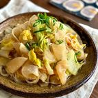 重ねて煮るだけ♪【春雨入り白菜と大根のみそ煮込み】