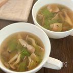 くたっとレタスが美味しい♪ベーコンとしめじのコンソメスープ