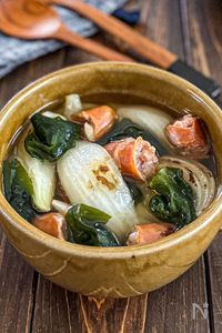 新玉とウインナーとわかめ《出汁が旨い♡スープ》