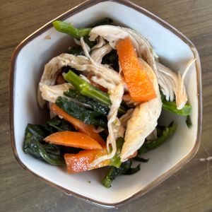なおの作ってみた!投稿(【小松菜と蒸し鶏の棒棒鶏風】味付け簡単！レンジ調理)