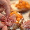 旬を楽しむスイーツおつまみ♪『びわのブルスケッタ』の工程2