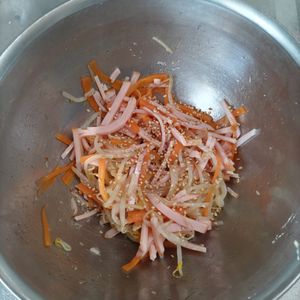 KUMIKOの作ってみた!投稿(【無限に食べれる！】もやしたっぷり中華サラダ☆レンジで簡単♡)