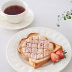 【焼くまで3分⁉︎】超簡単♡いちごメロンパントースト