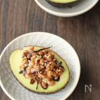 納豆と塩昆布のアボカドココット