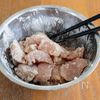 『鶏むね肉とキャベツの回鍋肉風炒め』むね肉でヘルシー☆簡単♪の工程1