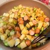 『パクパク止まらない！』ウインナーとポテトと枝豆のカレー炒めの工程3