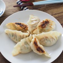 【米粉入りでもちもち】子供も喜ぶ♡緑野菜を補う餃子