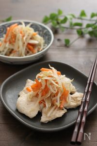 ＜レンジ蒸し＞しっとり鶏むね肉ともやしの塩ごま油和え