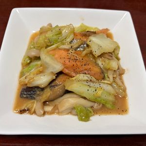りんごの作ってみた!投稿(ご飯が進む！コク旨♡【鮭とキャベツのにんにく味噌バター炒め】)